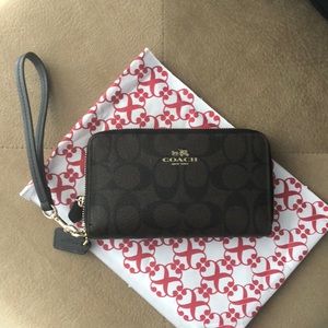 Coach Wristlet/Wallet sold met